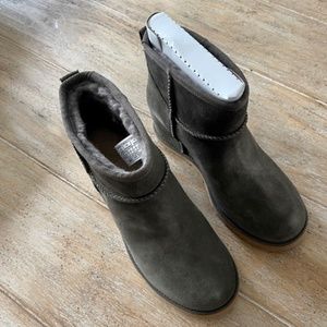 UGG Women’s Wedge Boot (W Classic Femme Mini) in Slate Gray - Size 7